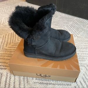 UGG Bailey Button - Black size 8